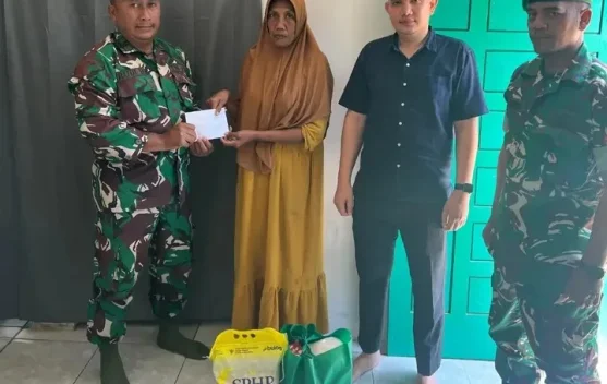 Dandim 0103/Aceh Utara Salurkan Bingkisan Lebaran untuk Warga Blang Majrun