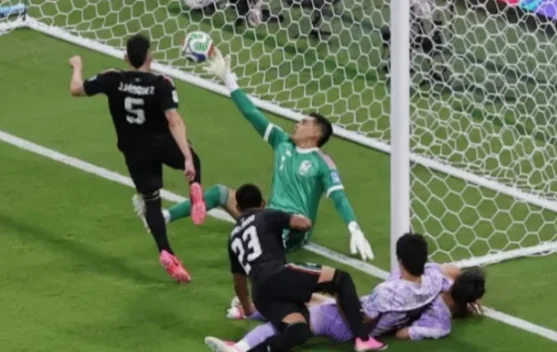 Meksiko vs Korsel: Momen Blunder Kim dan Aksi Akrobatik Alvarez