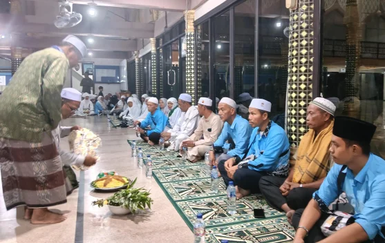 Penyambutan Penuh Haru, Camat Julok Dampingi Kepulangan Jamaah Haji