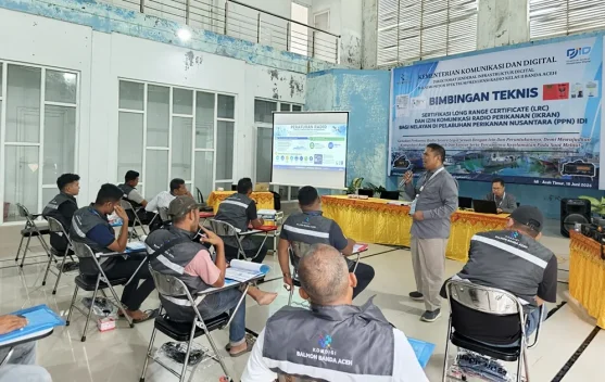 Balmon Aceh Latih Nelayan Idi Gunakan Radio Maritim Sesuai Aturan