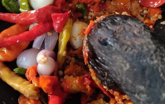 Kenapa Sambal Begitu nikmat dengan Sentuhan Ulegkan Tangan ?