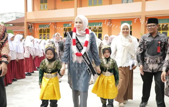 Hari Pertama Sekolah, Bunda PAUD Lhokseumawe Ajak Ayah Antar Anak