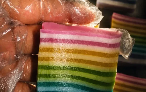 Kue Lapis Rainbow Berpotensi Jadi Peluang Bisnis Menjanjikan