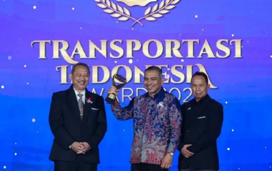 Muzakir Manaf Raih Transportasi Indonesia Award 2026