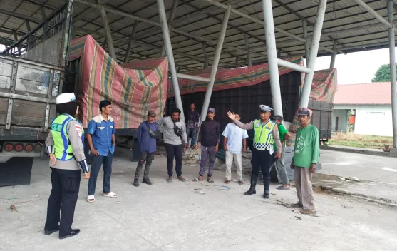 Sambangi Sopir Truk, Satlantas Lhokseumawe Edukasi Keselamatan Berlalu Lintas