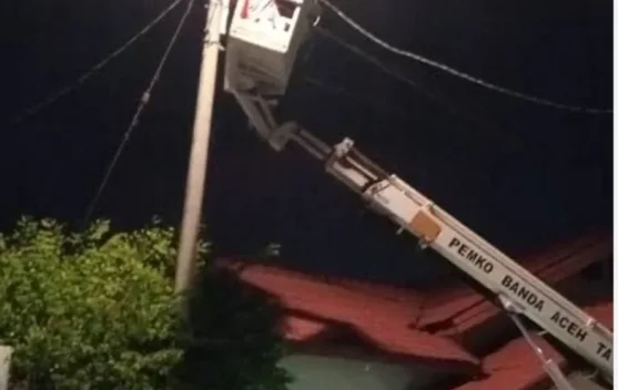Dishub Aceh Utara Bergerak Cepat Perbaiki Lampu Jalan Padam di Lhoksukon