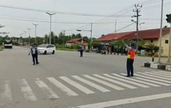 Terima Laporan Camat dan Warga, Dishub Aceh Utara Perbaiki PJU Kota Lhoksukon