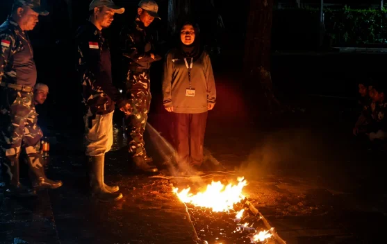 Pelatihan Fire Walk Calon Pegawai BPJS Ketenagakerjaan