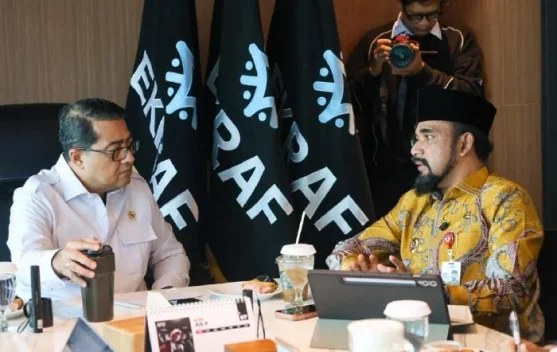 Bupati Al-Farlaky Paparkan Potensi Tikar dan Tenun ke Menteri Ekonomi Kreatif