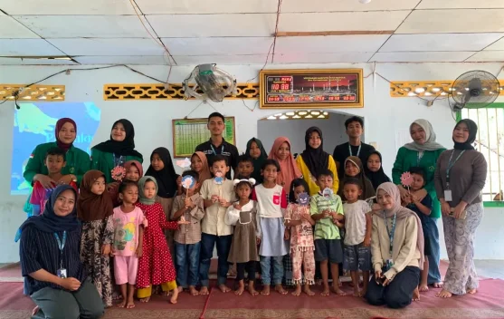 Anak Pulo Rayeuk Kuta Makmur Diajak Mahasiswa KKN Unimal Hidup Bersih