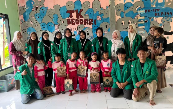 Hadirkan Suasana Hangat, Kelompok 38 KKN Unimal Kunjungi TK Beudari