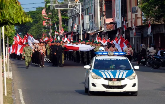 Korem 011/Lilawangsa Kobarkan Kebangsaan lewat Kirab Raksasa