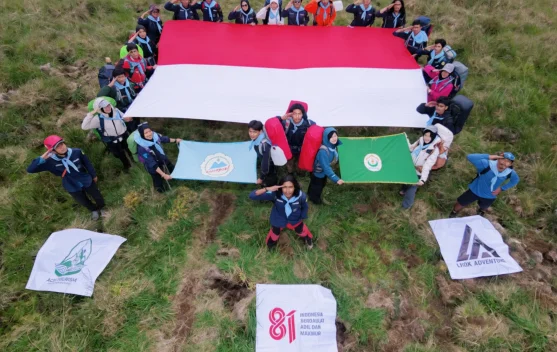 Semarak HUT Ke-81 RI, Mapala Unimal Kibarkan Pusaka di Berbagai Bentang Alam Aceh