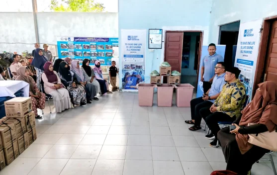 Islamic Relief Indonesia dan Baitul Mal Serahkan Pompa Air Kepada 20 Warga