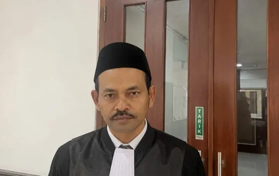 Bumi Tak Lagi Diam, Manusia Masih Tak Mau Berubah