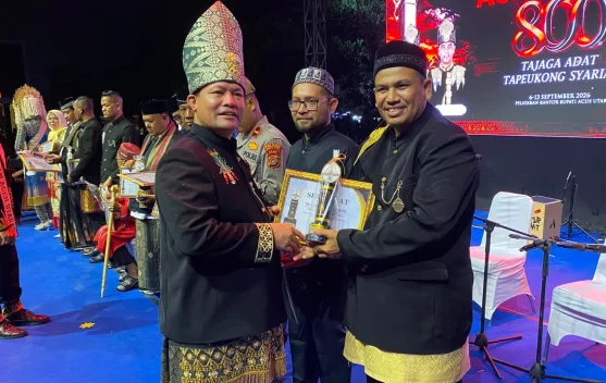 Milad Samudera Pasai ke-800, Mansuri MY Raih Penghargaan Tokoh Sosial Kemanusiaan