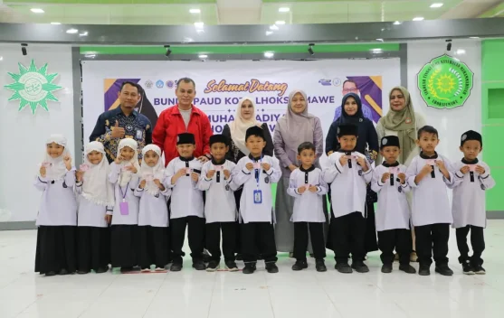 Disdukcapil dan Bunda PAUD Serahkan KIA kepada 14 Siswa SDIT Muhammadiyah 6
