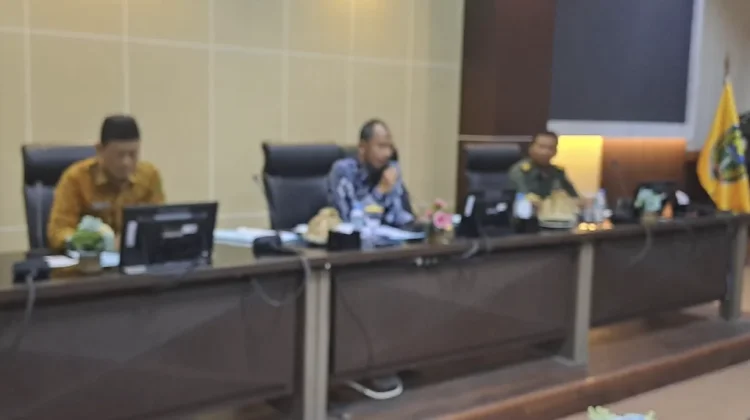 Ramadan di Kota Madiun, Warung Makanan Buka Siang Hari Diberi Tabir