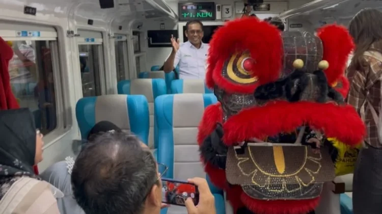 Meriah dan Penuh Sukacita! Perayaan Imlek Semarakkan Stasiun Madiun
