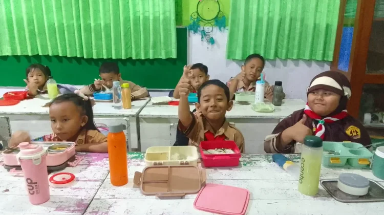 “JUMARIYAH” Perkuat Budaya Makan Sehat Siswa SDN Sriwijaya