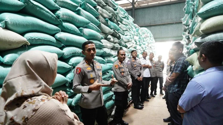 Kapolres Ponorogo Pastikan Stok Pangan di Gudang Bulog Cukup
