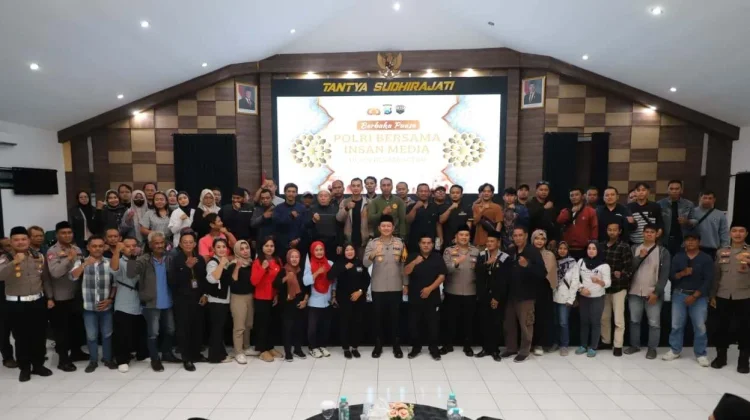 Jalin Sinergi, Kapolres Magetan Bagi Takjil dan Buka Bersama Insan Media
