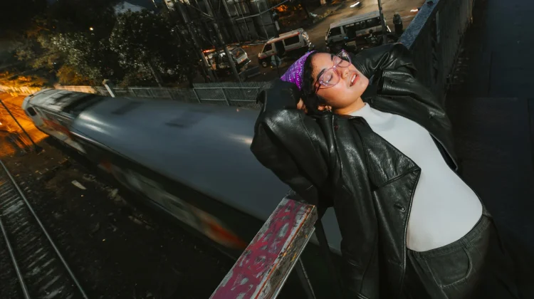 Dhira Bongs Rilis “Sesuai Alamat”, Sebuah Pengingat untuk Percaya pada Arah Diri