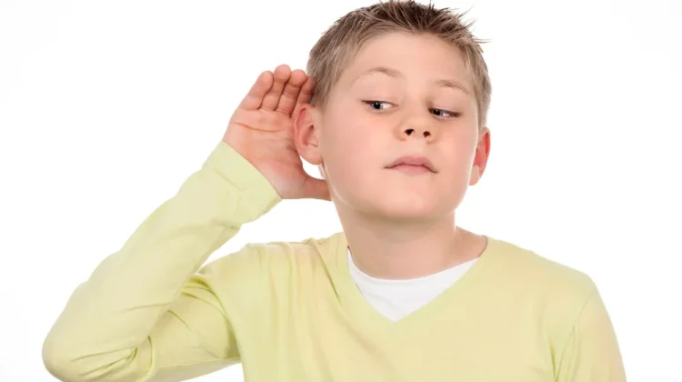 Anak Sering Mengeraskan Volume TV? Orang Tua Perlu Perhatikan Kondisi Pendengaran