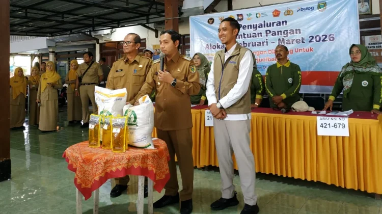 Pemkot-Bulog Madiun Salurkan 294 Ton Beras dan 58 Ribu Liter Minyak Bantuan Pangan