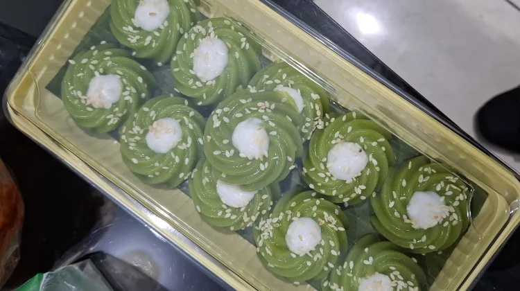 Kue Kaswi Pandan Jadi Primadona Hampers Lebaran 2026