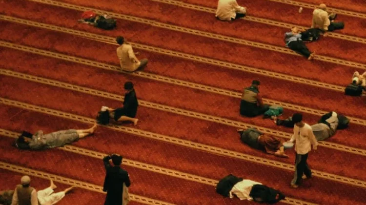 Apakah Lailatul Qadar Hanya Dapat Diraih Bagi yang Iktikaf?