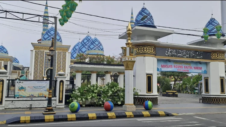 Masjid Agung Baitul Hakim Madiun, Masjid Ramah Pemudik Siap Sambut Warga  Luar Kota - RRI.co.id