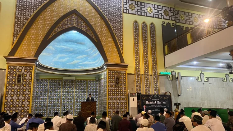 Ratusan Jemaah Ikuti Peringatan Nuzulul Quran di Masjid Baitussalam Magetan