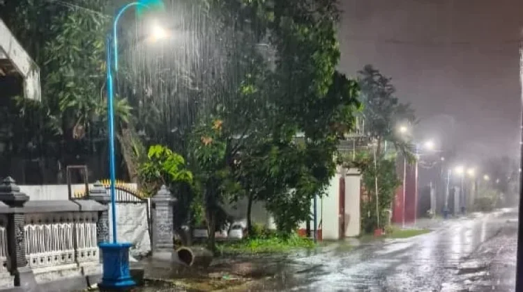 Madiun Diguyur Hujan Seharian, Waspada Cuaca Ekstrem