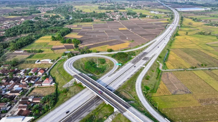 Arus Lalu Lintas di Ruas Ngawi–Kertosono–Kediri Masih Meningkat Signifikan