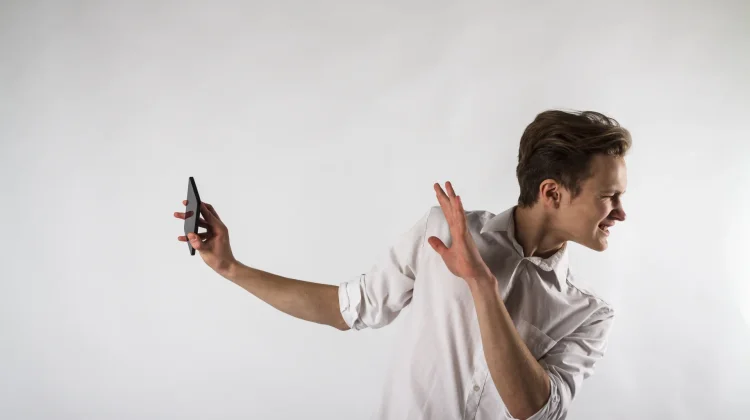 Cara Menghadapi Pasangan dengan Karakter Avoidant Style