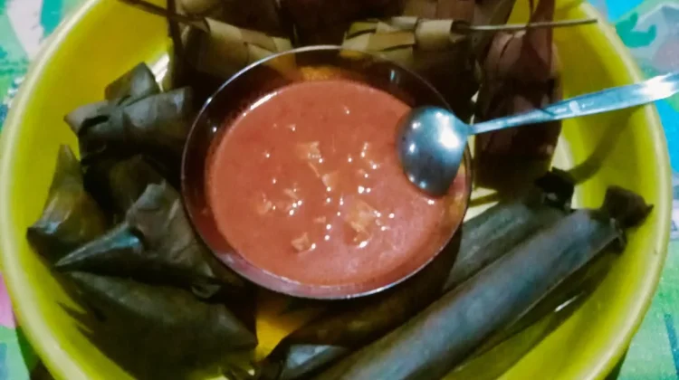 “ Tradisi Lebaran Ketupat “