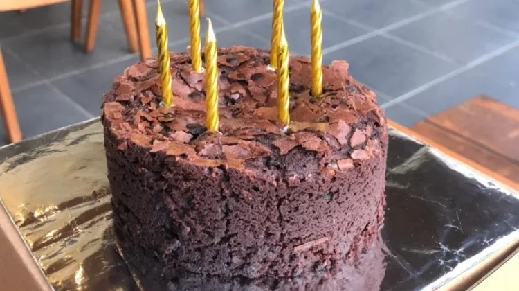 Cara Membuat Brownies Panggang untuk Kue Ulang Tahun