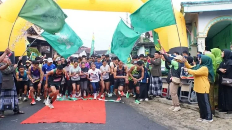 Lestarikan Wisata Ketupat Desa Turi, Ratusan Peserta Ikuti Fun Run Kampung NU