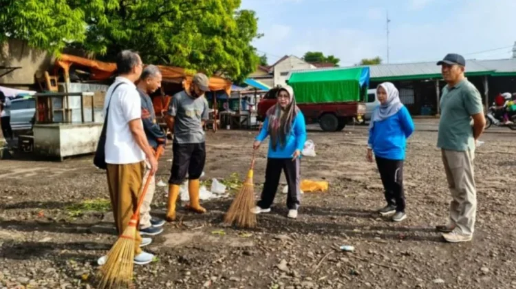 Pantau Gerakan Indonesia ASRI, Bupati Tekankan Pengelolaan Sampah di Pasar Sayur