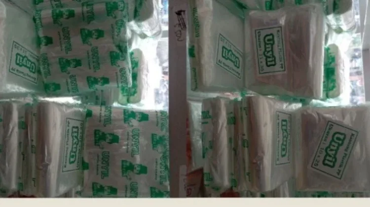 Harga Plastik Melambung, Pelaku UMKM Semanggi di Caruban Terpaksa Kurangi Takaran
