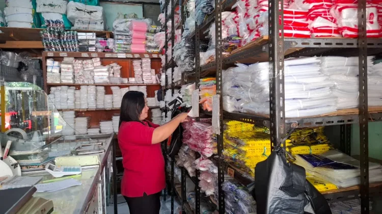 Harga Plastik Naik, Pedagang Makanan di Madiun Sesuaikan Porsi Jualan