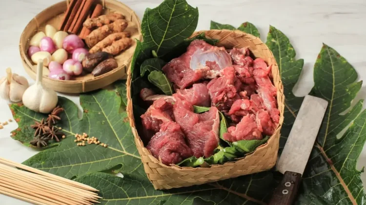 Benarkah Daun Pepaya Bisa Membuat Daging Empuk? Ini Faktanya