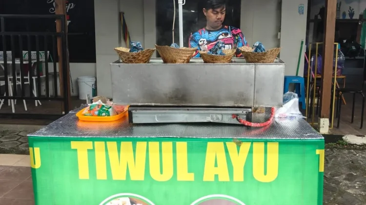 Mencicipi Tiwul Legendaris di Jantung Kota Madiun