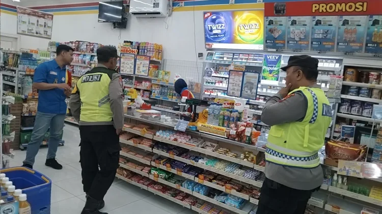 Polisi Ngawi Patroli Malam di Gerih