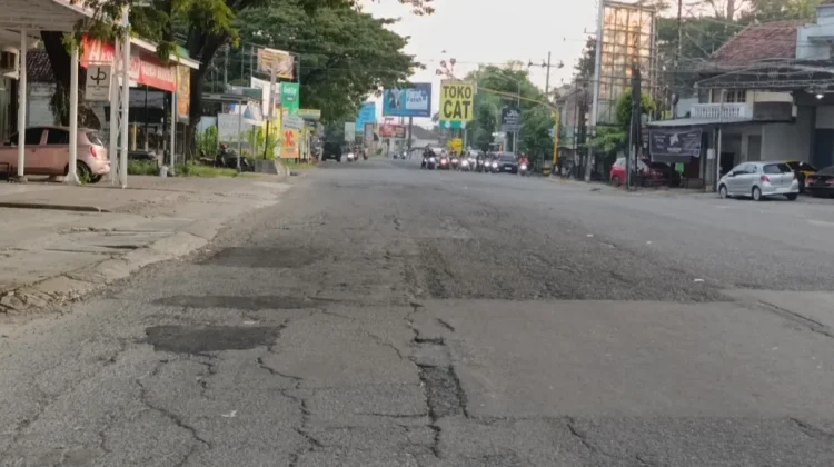 Harga Aspal Naik, Perbaikan Jalan di Ponorogo Ikut Terdampak