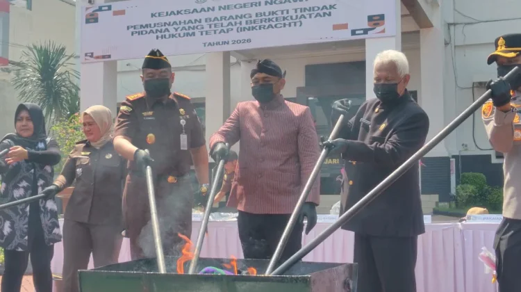 Kejari Ngawi Memusnahkan Ribuan Pil Koplo