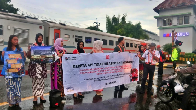 Peringati Hari Kartini, KAI Daop 7 Madiun Gelar Sosialisasi Keselamatan