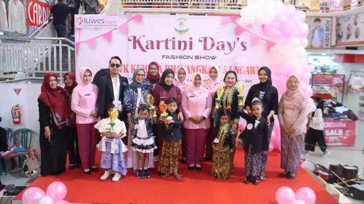 Anak-anak TK Peringati Hari Kartini Bersama Polwan dan Bhayangkari Ngawi