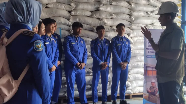 Bulog Madiun Edukasi Pelajar Tentang Ketahanan Pangan